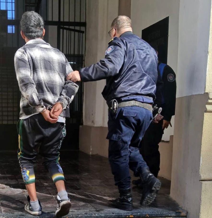 Amenazó con un arma a una mujer y a su hija: Fue detenido